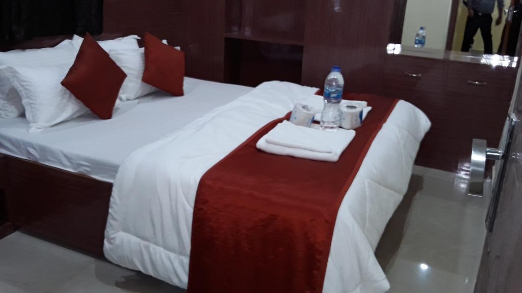 Oyo 66643 Khan Guest House Calcuta Exterior foto